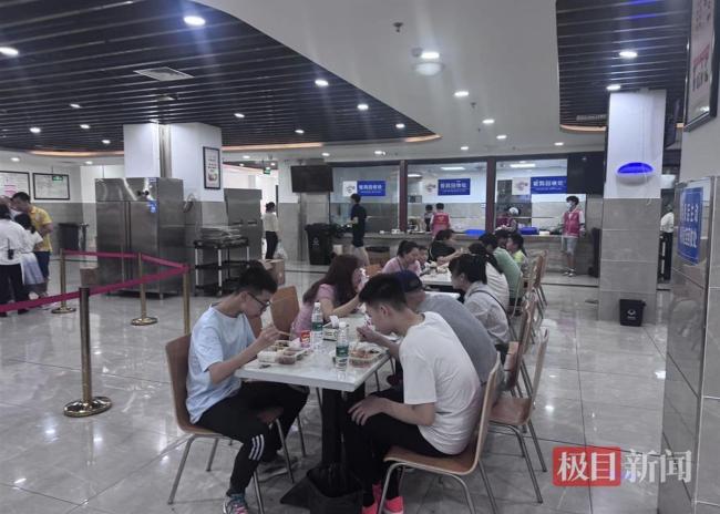 重庆荣昌“赢麻了”背后站着三个人