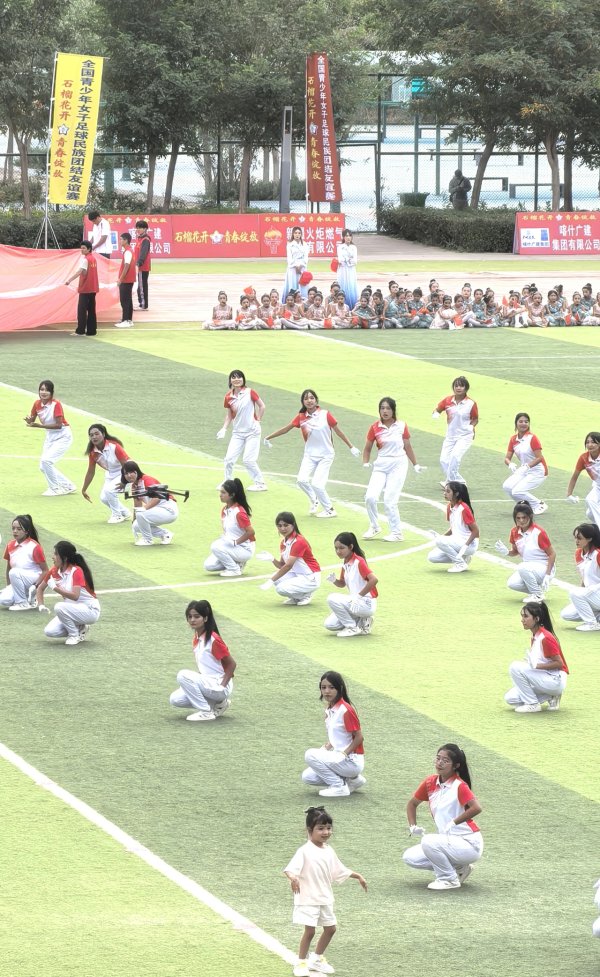乐配资 燃爆全场，四岁小姑娘领舞